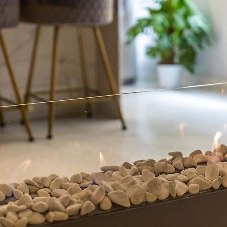 New & Unique Apartment - A 5 Minutes Ferry To Capital City Of Valletta سنجليا المظهر الخارجي الصورة