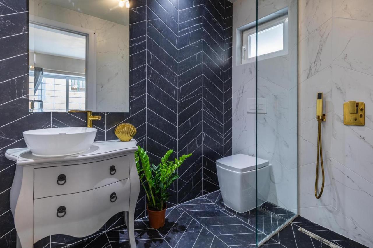 New & Unique Apartment - A 5 Minutes Ferry To Capital City Of Valletta سنجليا المظهر الخارجي الصورة