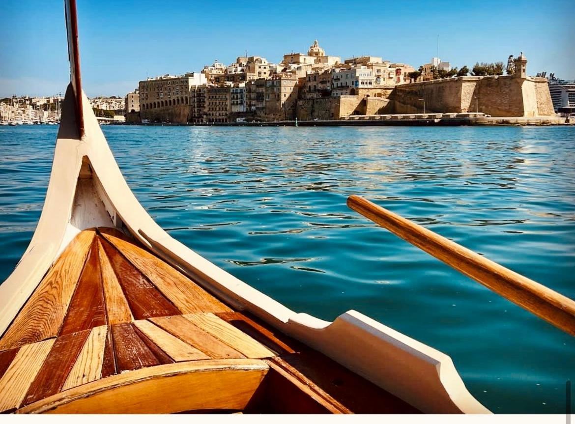New & Unique Apartment - A 5 Minutes Ferry To Capital City Of Valletta سنجليا المظهر الخارجي الصورة