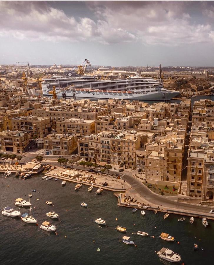 New & Unique Apartment - A 5 Minutes Ferry To Capital City Of Valletta سنجليا المظهر الخارجي الصورة